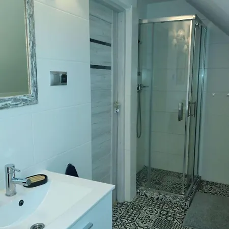 Ferienvilla Hampton Fuer 6 Personen Und 2 By Interhome * Kiczora