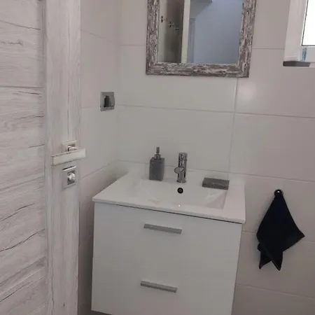 Ferienvilla Hampton Fuer 6 Personen Und 2 By Interhome * Kiczora